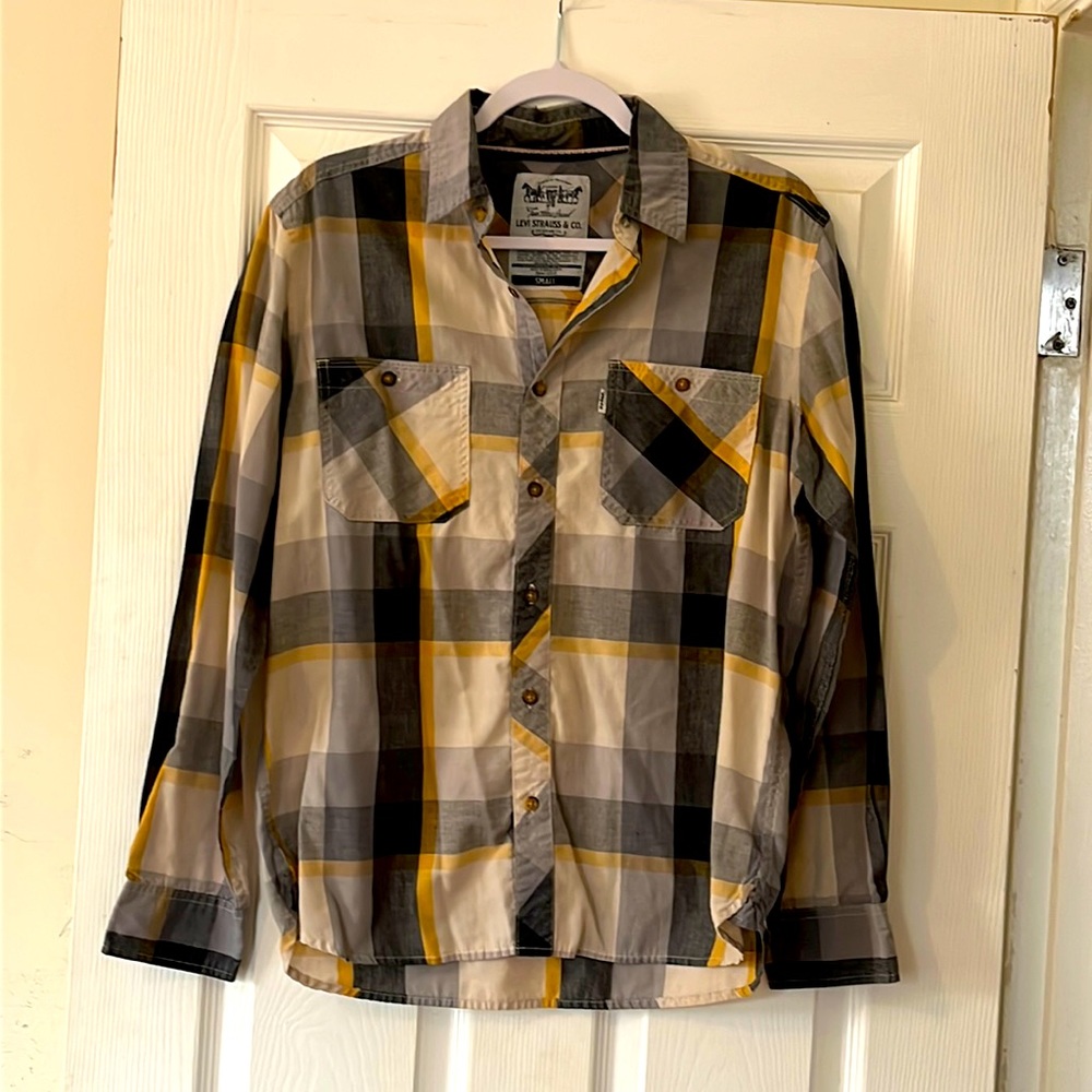 Men’s Levi’s button down shirt